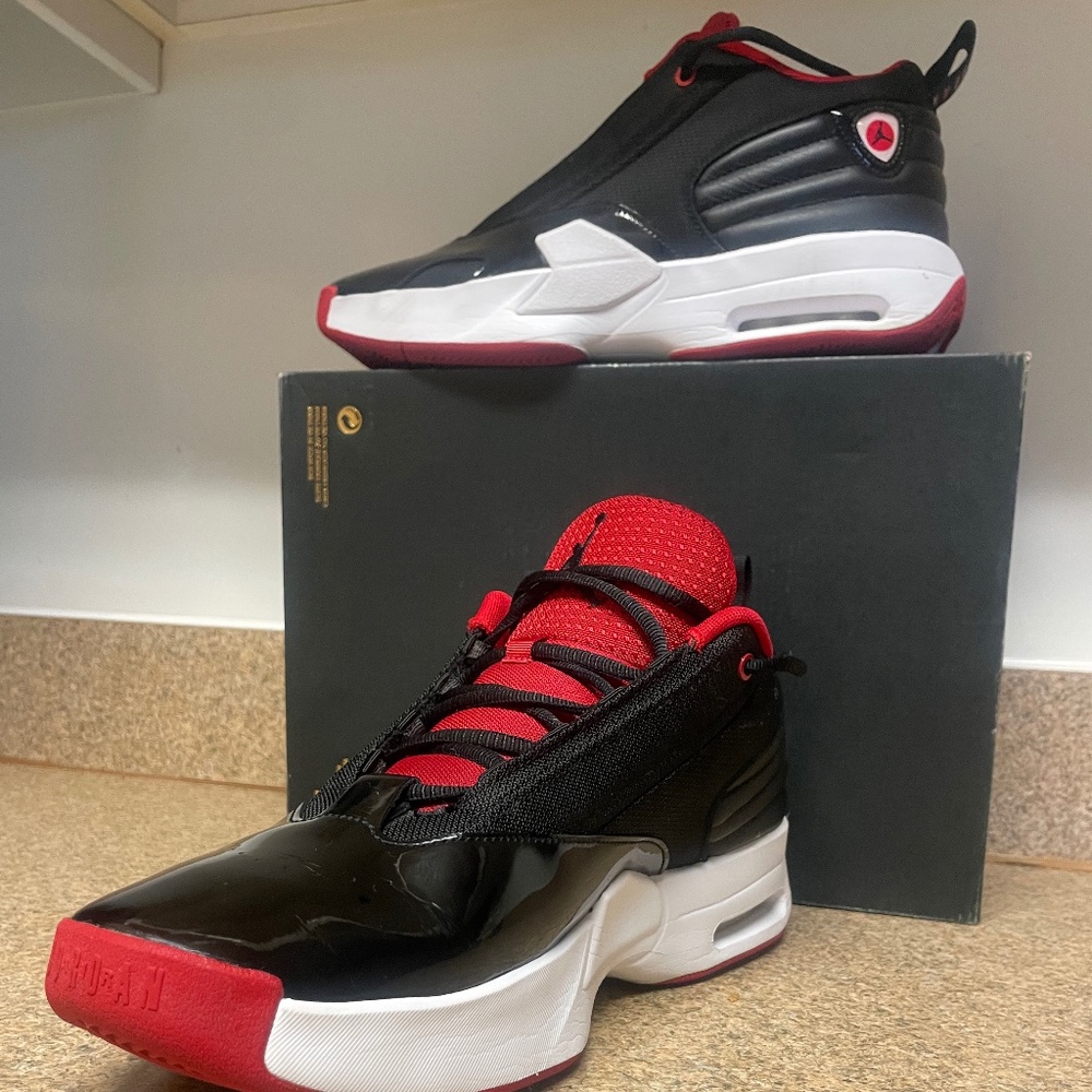 JORDAN MAX AURA 6